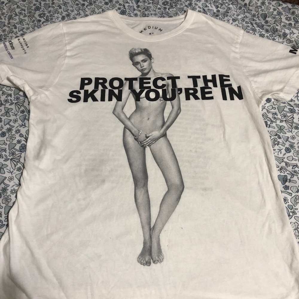Marc Jacobs “ protect the skin you’re in” t shirt Miley Cyrus